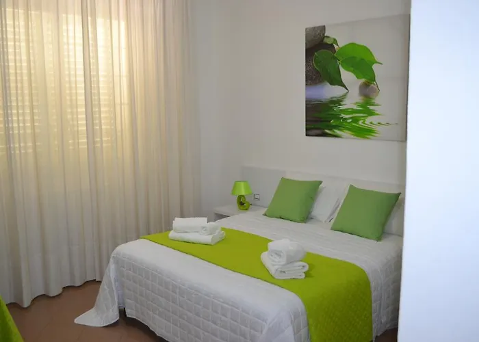 Bed & Breakfast Bed Happy